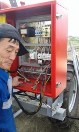 Производится подключение Главной панели фронтальной поливалки Производится подключение Главной панели фронтальной поливалки